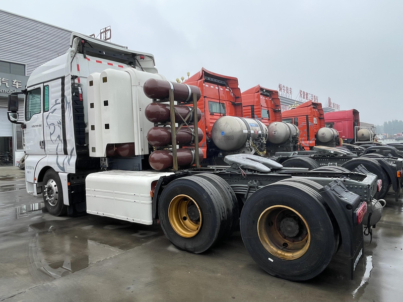 Sitrak Cng Heavy Duty SINOTRUK LNG CNG مستعمل C7H 430hp 460hp 6x4 جرار