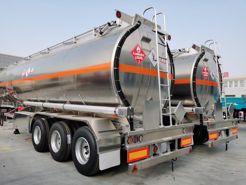 Remolque de tanque de combustible y aceite extensible esquel&eacute;tico