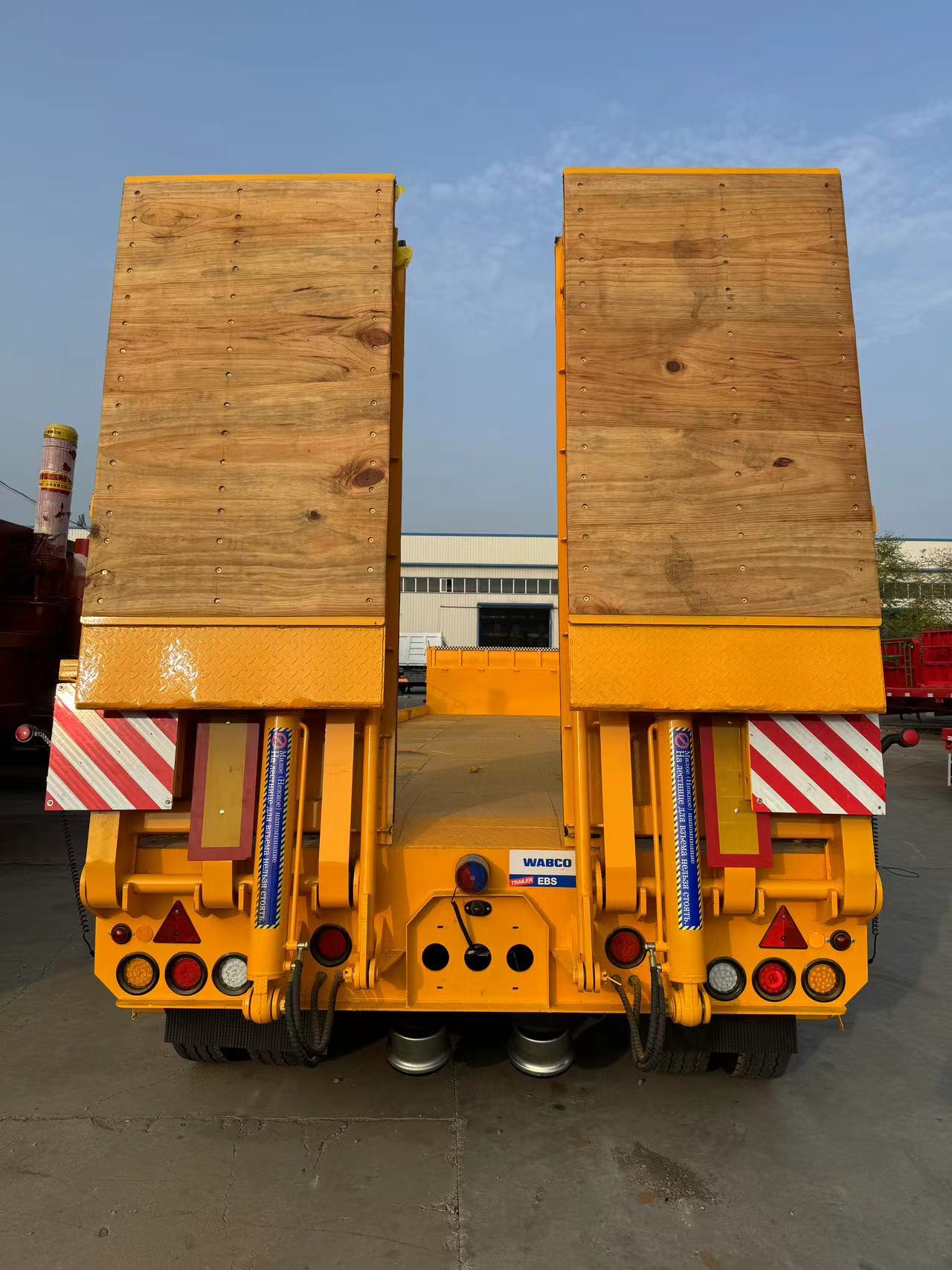 Remorque surbaiss&eacute;e de 150 tonnes &agrave; vendre