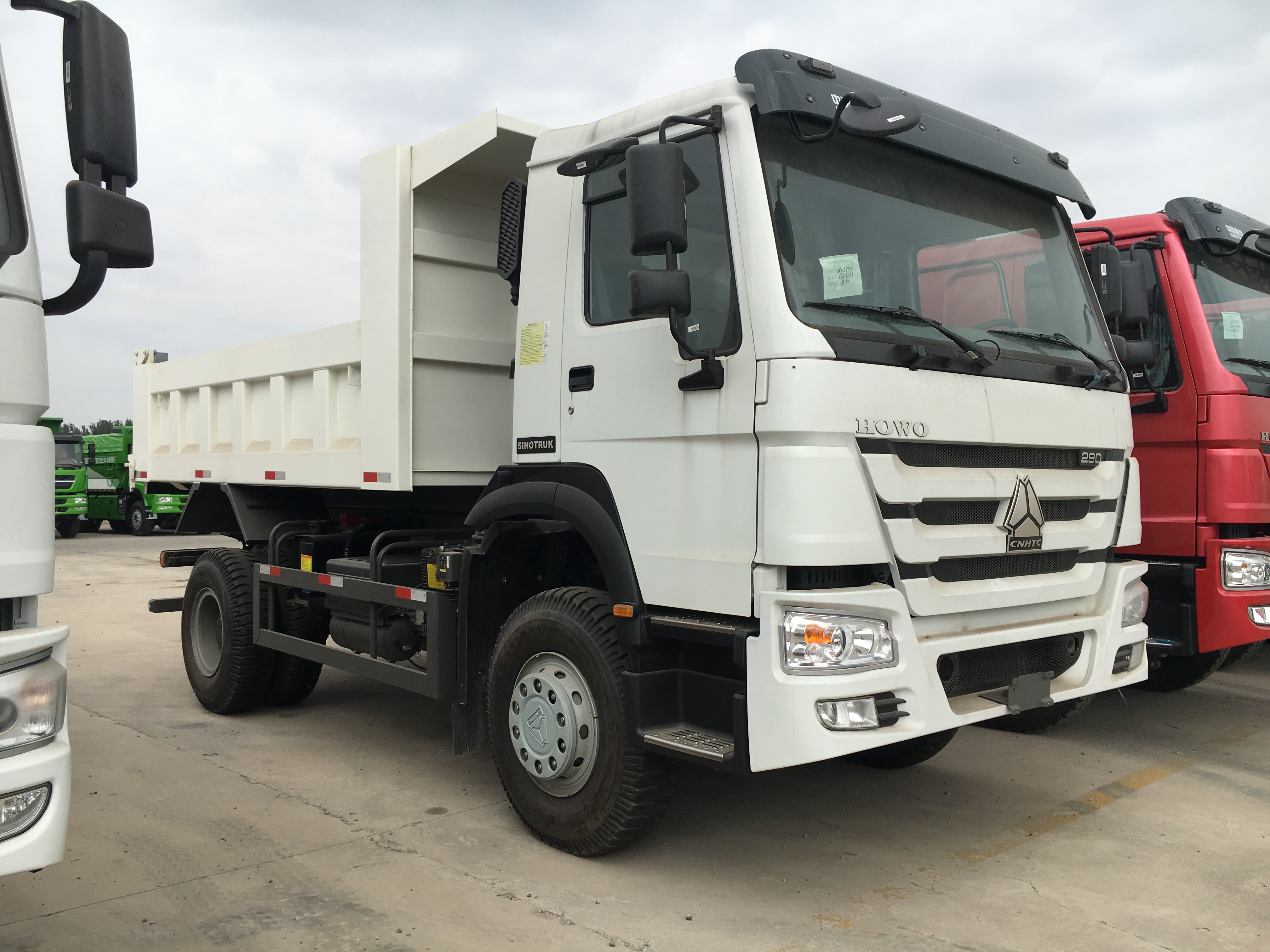 high quality with cheap price china sinotruk second hand 8x4 dump