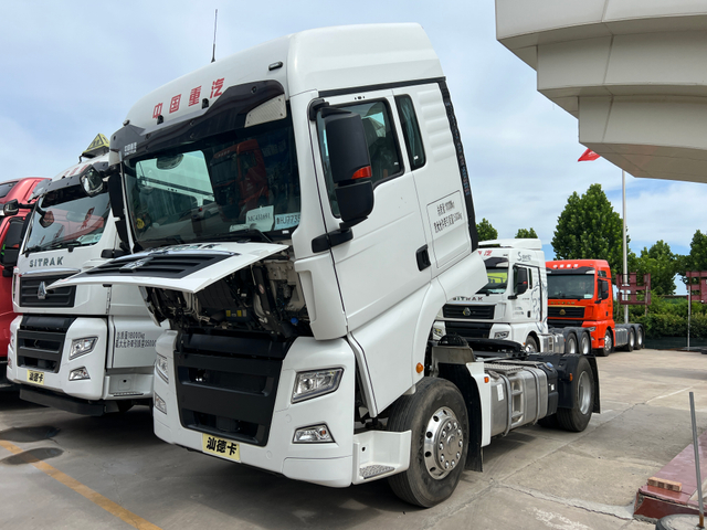 Camions tracteurs Howo 6 &times; 4 &agrave; vendre