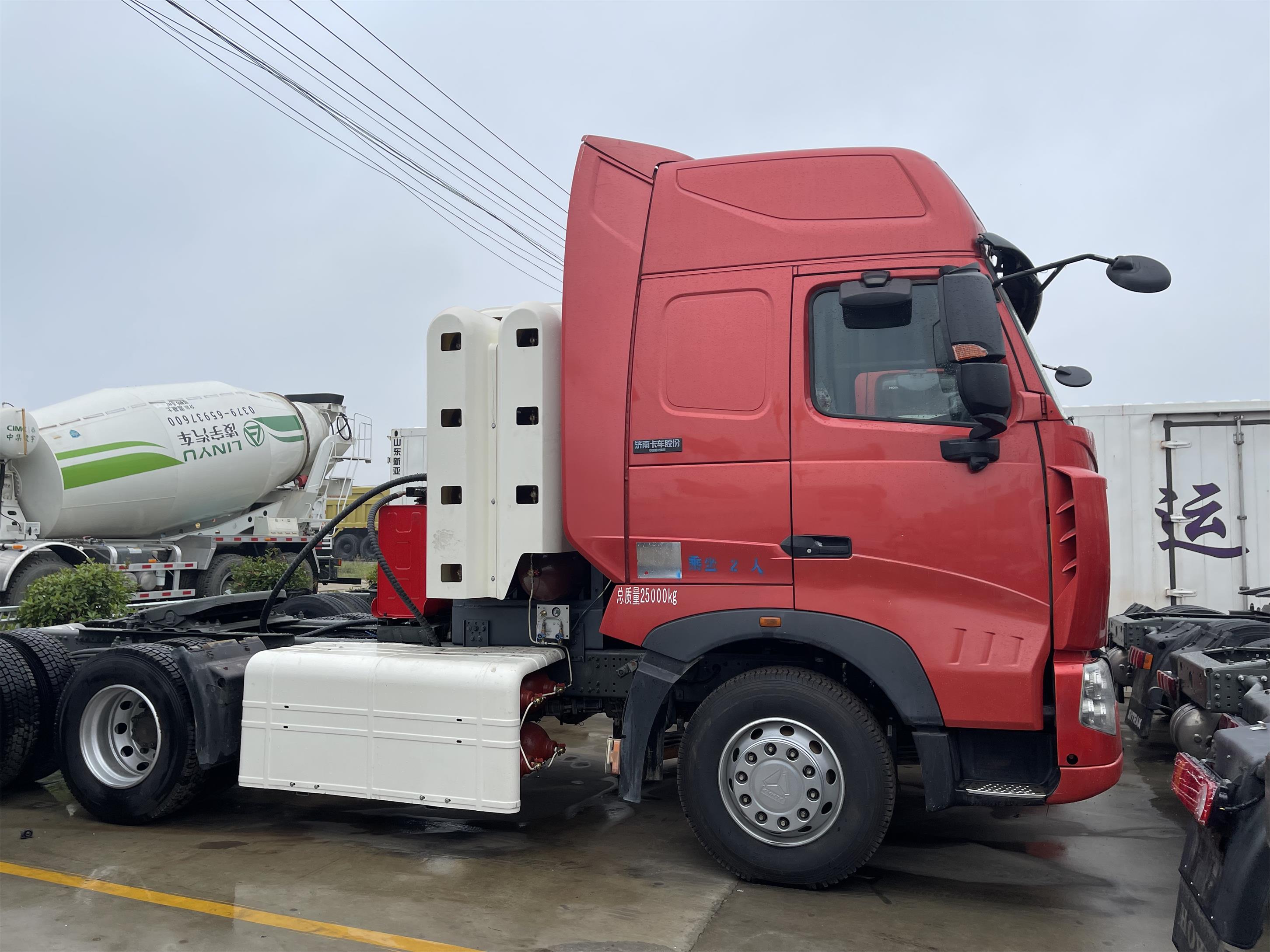 Sitrak Cng Heavy Duty SINOTRUK LNG CNG مستعمل C7H 430hp 460hp 6x4 جرار