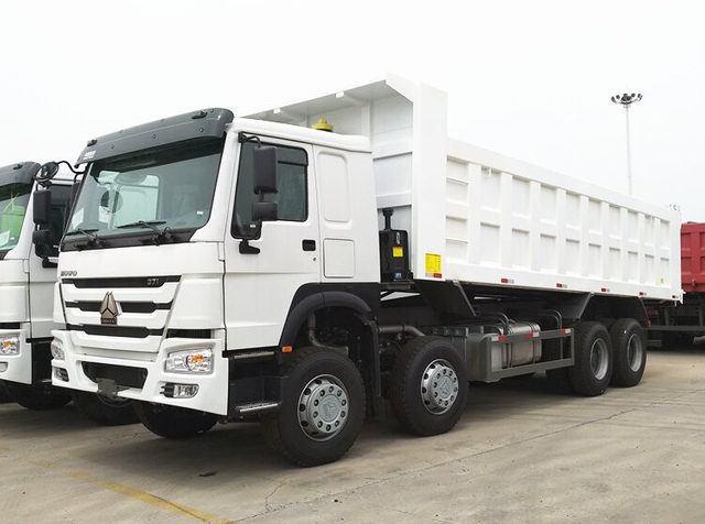 Camions-bennes &agrave; quatre essieux &agrave; vendre