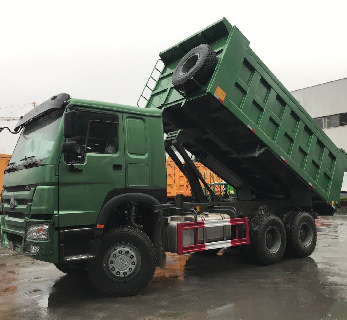 Quad Axle Automatic Concrete Dump Truck from China manufacturer